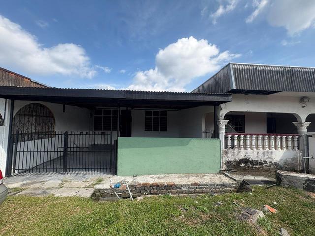 Terraced House for sale in Malaka