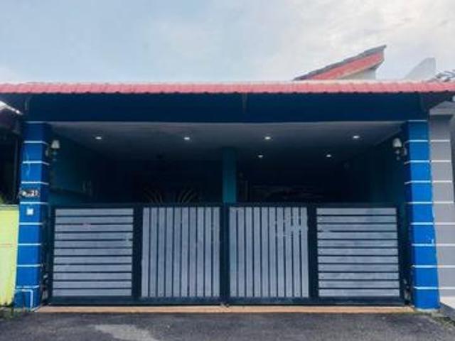Terraced House for sale in Malaka