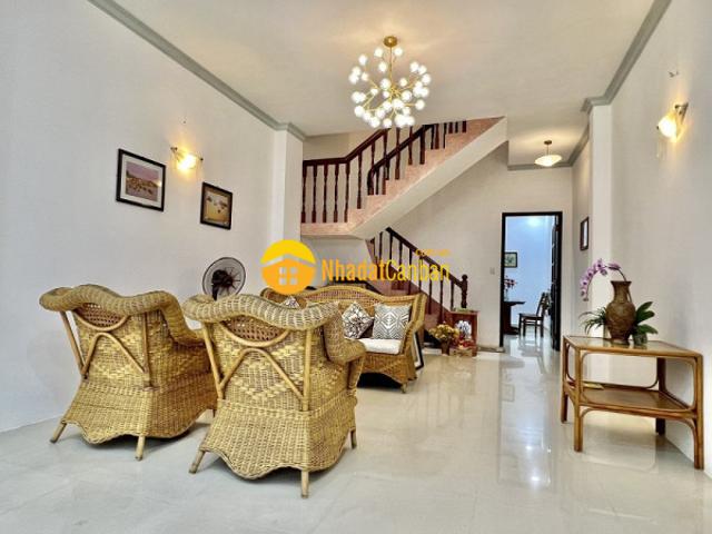 Nhà mặt phố bán