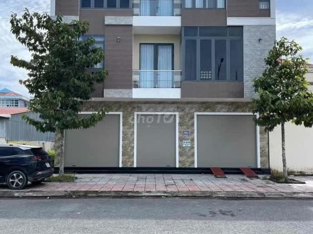 Nhà mặt phố cho thuê tại Vĩnh Long