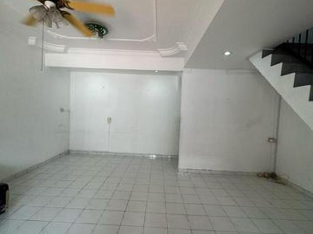 Terraced House for sale in Malaka