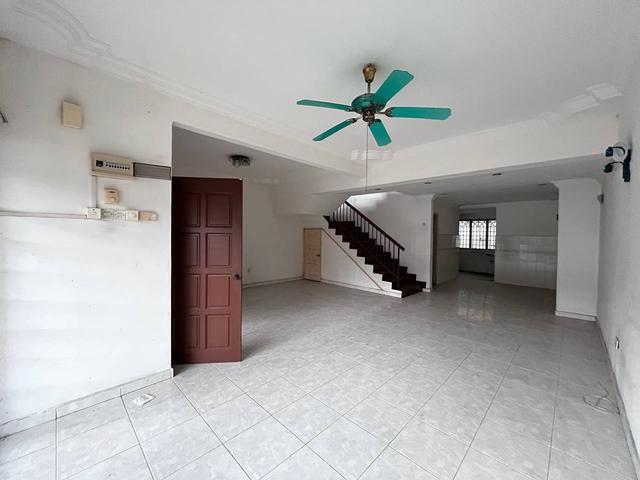 Terraced House for sale in Malaka
