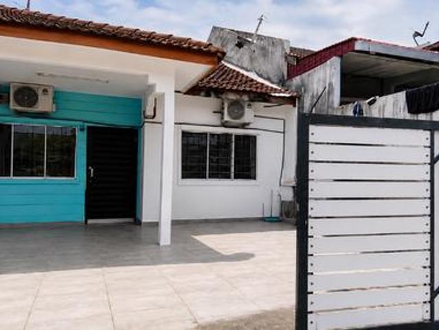 Terraced House for sale in Malaka
