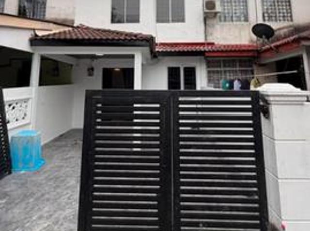 Terraced House for sale in Malaka