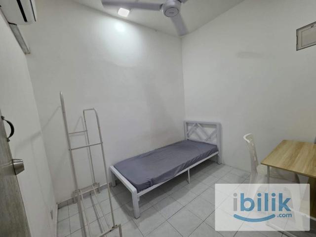 Room for rent in Petaling, Alam Impian
