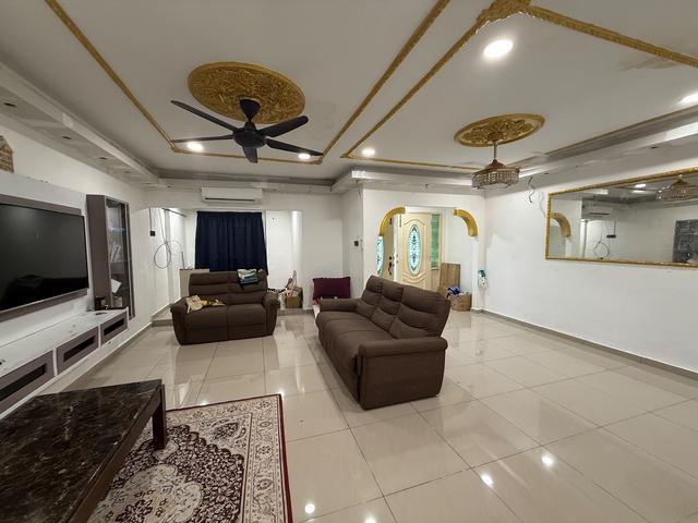 Terraced House for sale in Malaka