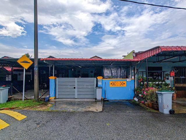 Terraced House for sale in Malaka