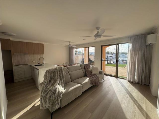 Townhouse for rent in Hope Island, Gold Coast City