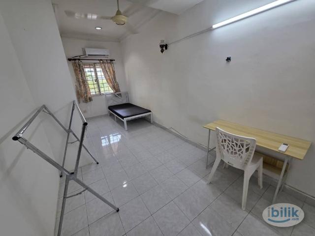Room for rent in Petaling, Alam Impian