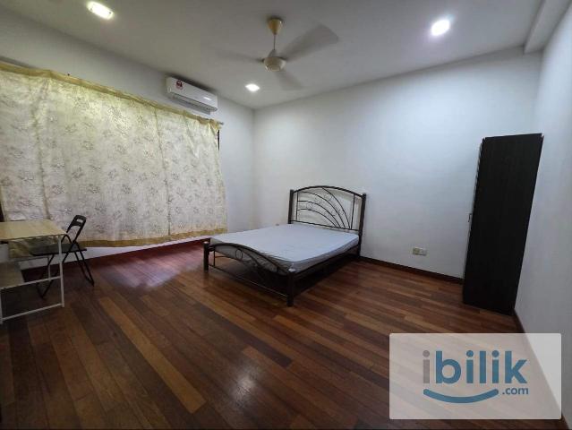 Room for rent in Petaling, Alam Impian
