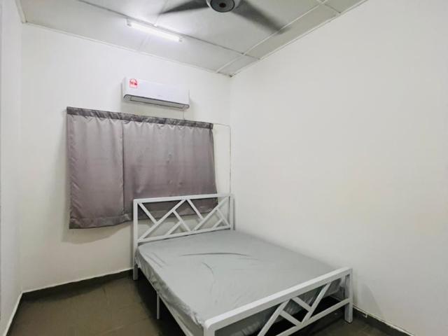 Room for rent in Petaling, Alam Impian