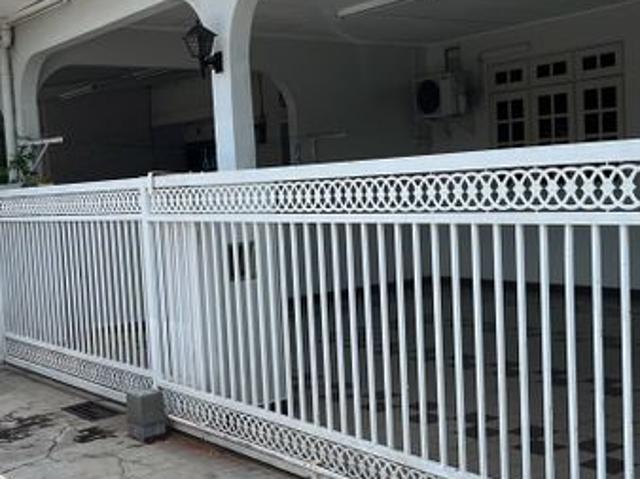 House for rent in Malaka