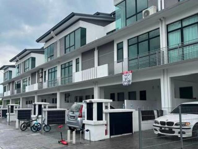 Townhouse for rent in Petaling, Alam Impian