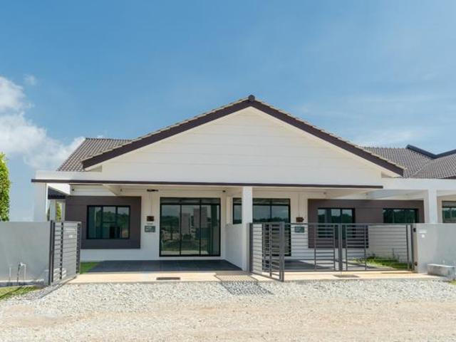 Terraced House for sale in Malaka