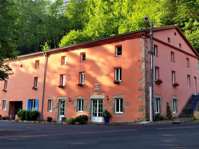 Local Commercial vente à Ambert, Auzelles