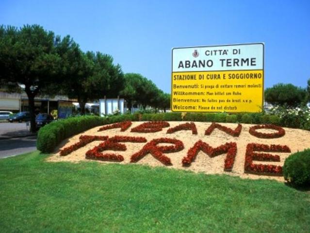 Locale Commerciale in vendita a Abano Terme Bagni, Veneto