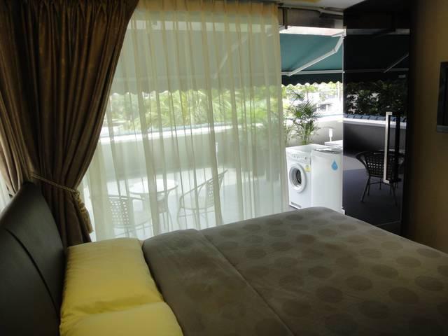 Room for rent in Moulmein, Singapore