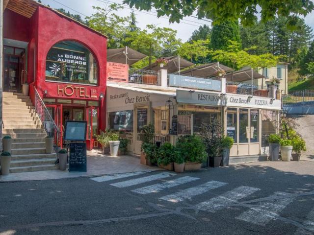 Local Commercial vente à Digne-les-Bains, Moustiers-sainte-marie