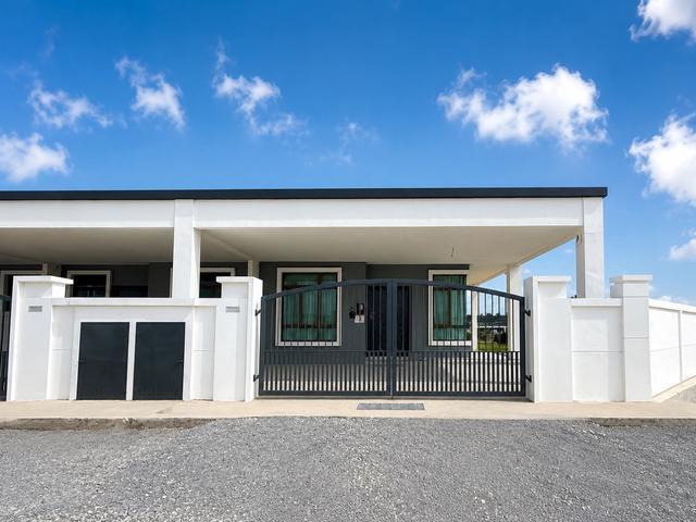 Terraced House for sale in Malaka