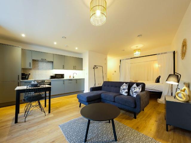 Studio for rent in Spike Island, Feckenham