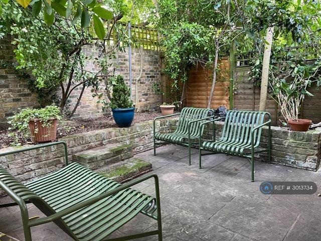 Apartment for rent in North Sheen, Greater London