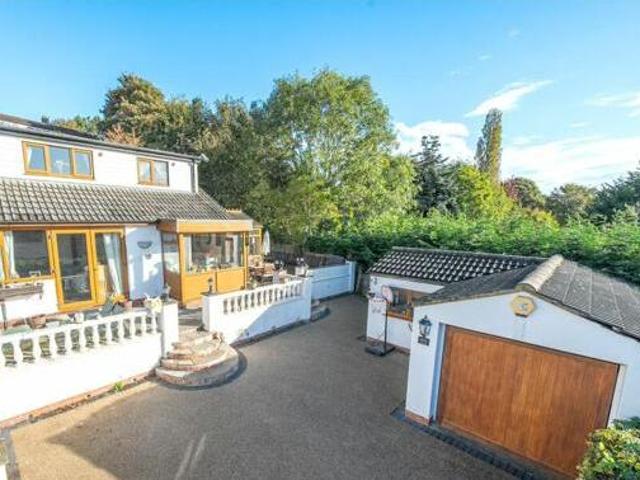 House for sale in Pudsey, West Yorkshire