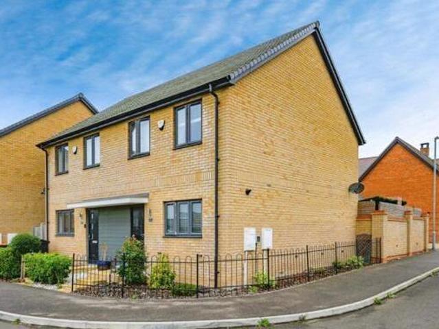 House for sale in Dunstable, Central Bedfordshire