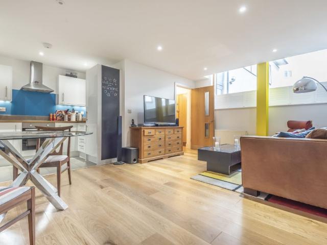 Apartment for rent in Stockwell, Greater London