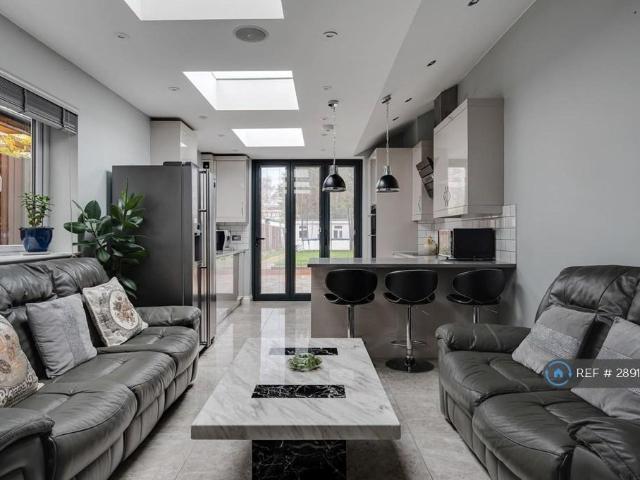 House for rent in London Borough of Hounslow, Hanworth