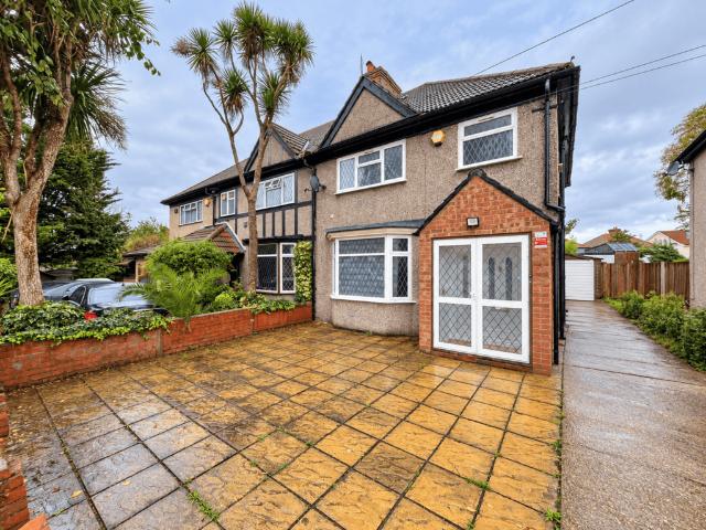 House for rent in London Borough of Hounslow, Greater London