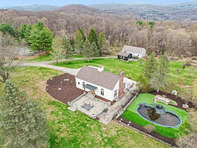 House for sale in Gaylordsville, Connecticut