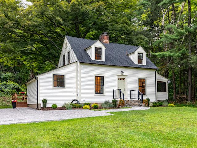 House for sale in Sharon, Northwest Hills Planning Region