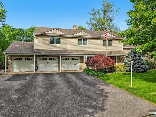 House for sale in Paramus, New Jersey