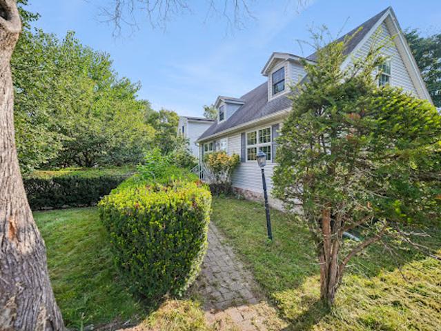 House for sale in Teaneck, New Jersey