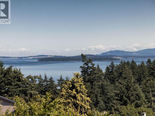 House for sale in Saanich, British Columbia