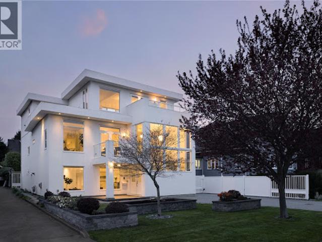 House for sale in Oak Bay, British Columbia