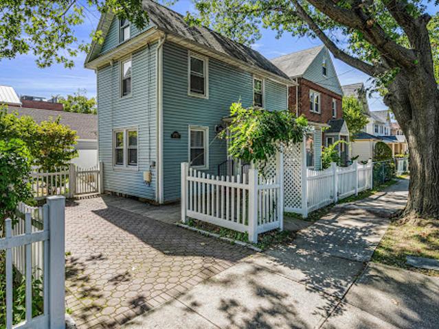 House for sale in Queens, Arverne