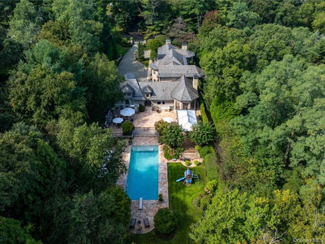 House for sale in Glen Head, Nassau County