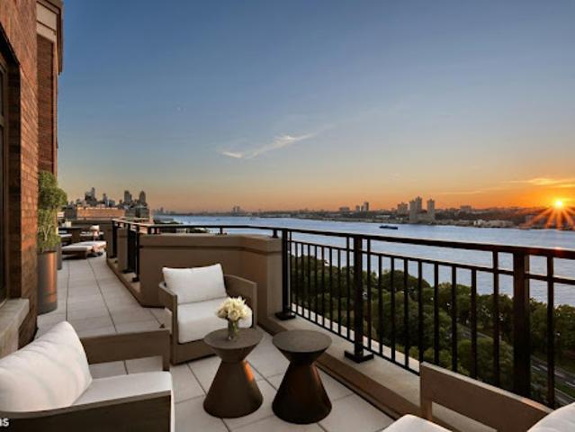 House for sale in New York, Arverne