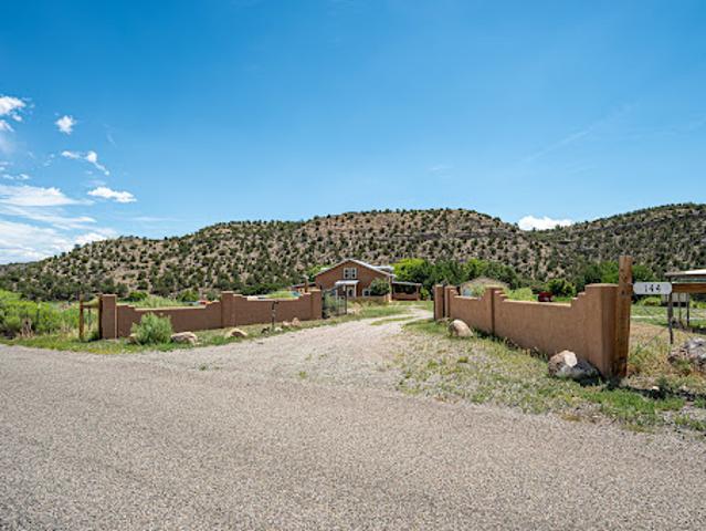 House for sale in La Madera, New Mexico