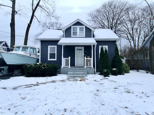 House for sale in Islip