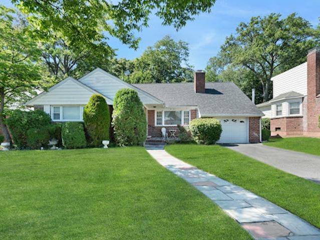 House for sale in Fair Lawn, New Jersey