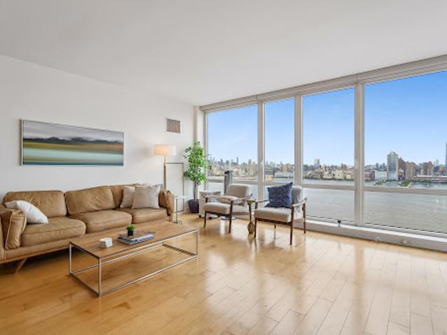 House for sale in Hudson, New Jersey