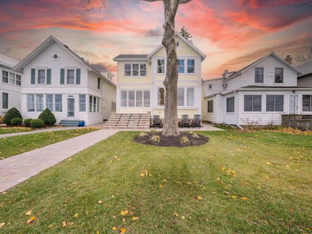 House for sale in Lakeside Marblehead