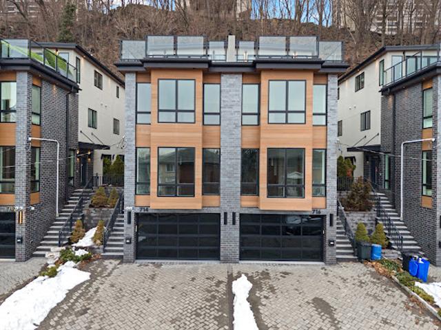 House for sale in Edgewater, New Jersey
