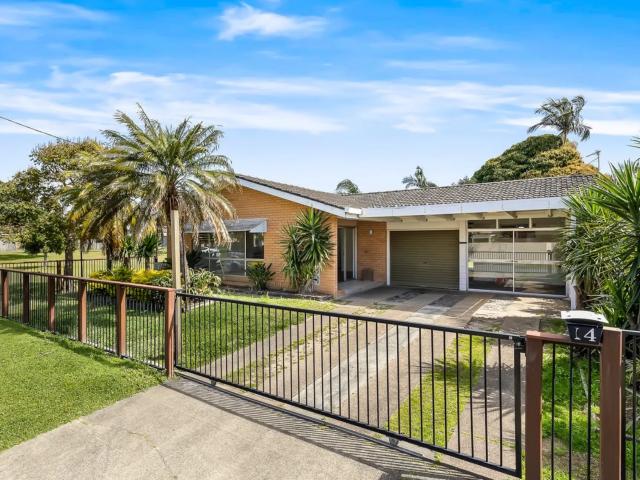 House for rent in Biggera Waters, Gold Coast City