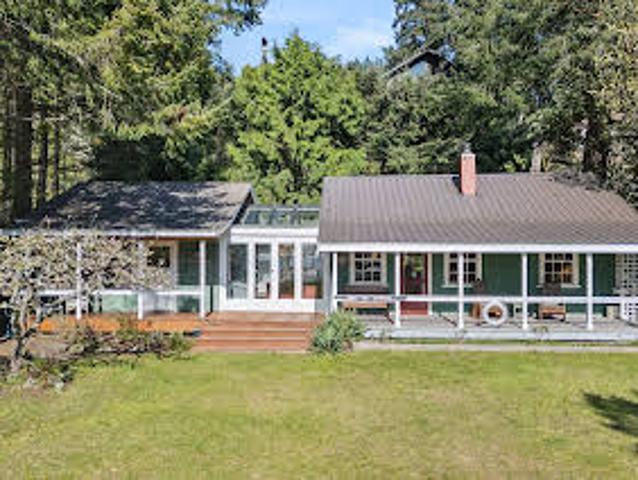 House for sale in Halfmoon Bay House for sale in Halfmoon Bay