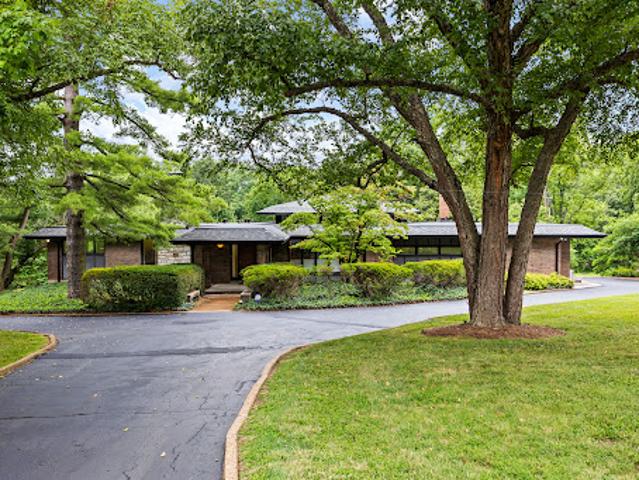 House for sale in Creve Coeur, Missouri