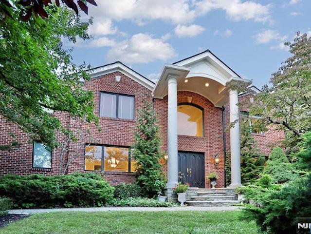 House for sale in Woodcliff Lake, New Jersey