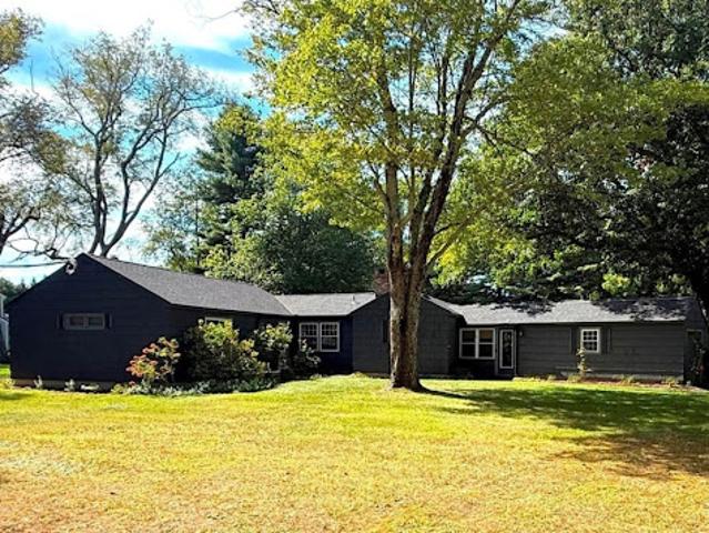 House for sale in Sheffield, Berkshire County